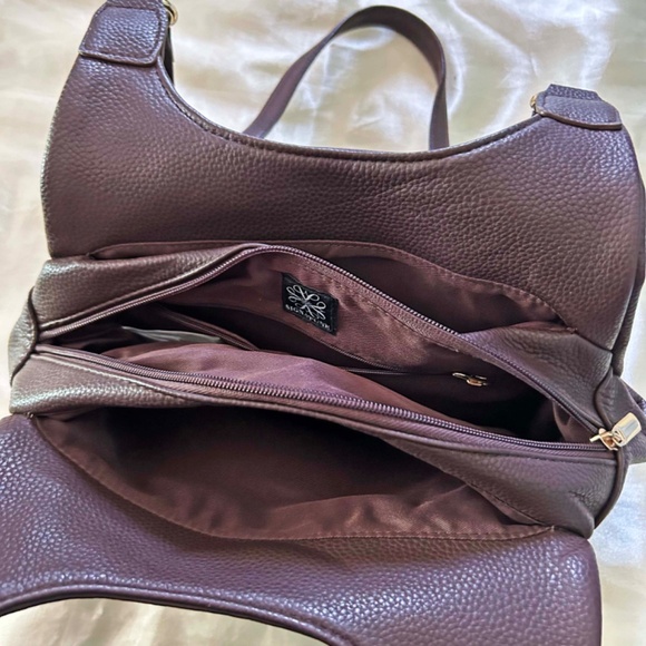 SHOULDER BAG, LEATHER, AVON SIGNATURE, DARK BROWN, TOP ZIP, HAS MANY POCKETS, - Picture 8 of 10